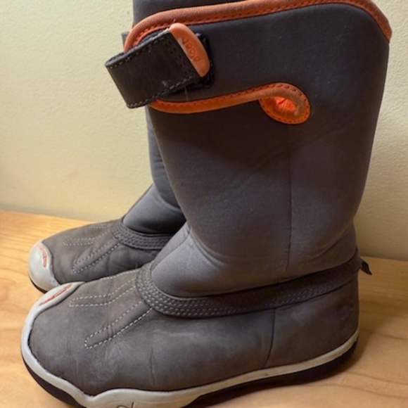 Plae Thandi waterproof boots little kid size 10 - Picture 1 of 13